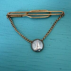 Vintage 1950s–1960s Gold-Tone Nautical Tie Clip with Sailboat Medallion‎